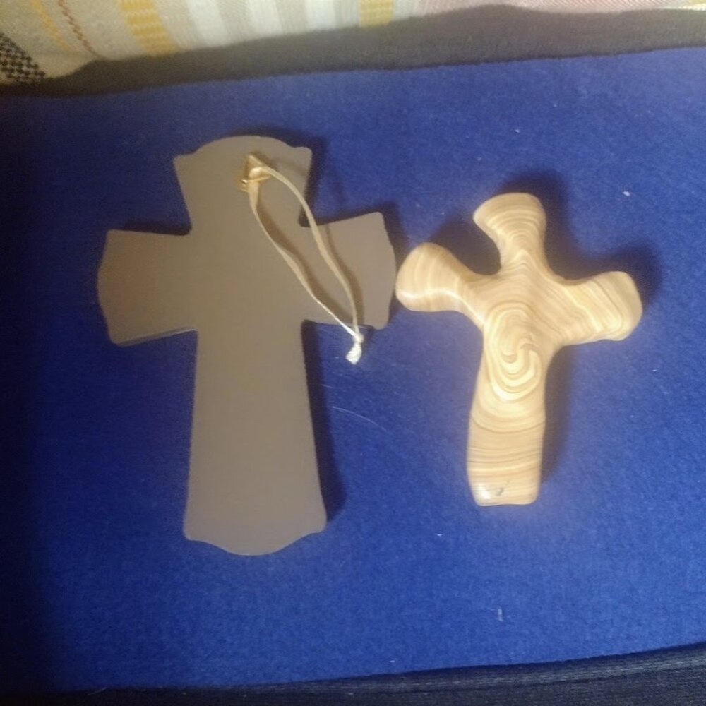 2 Decorative Crosses - Picture 2 of 2